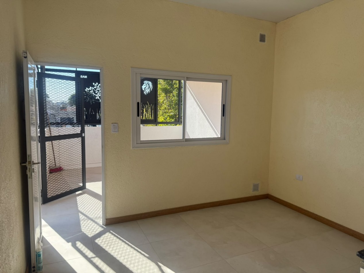 BARRIO ESTACION FLORES, SE ALQUILA DEPARTAMENTO NUEVO A ESTRENAR EN PLANTA ALTA