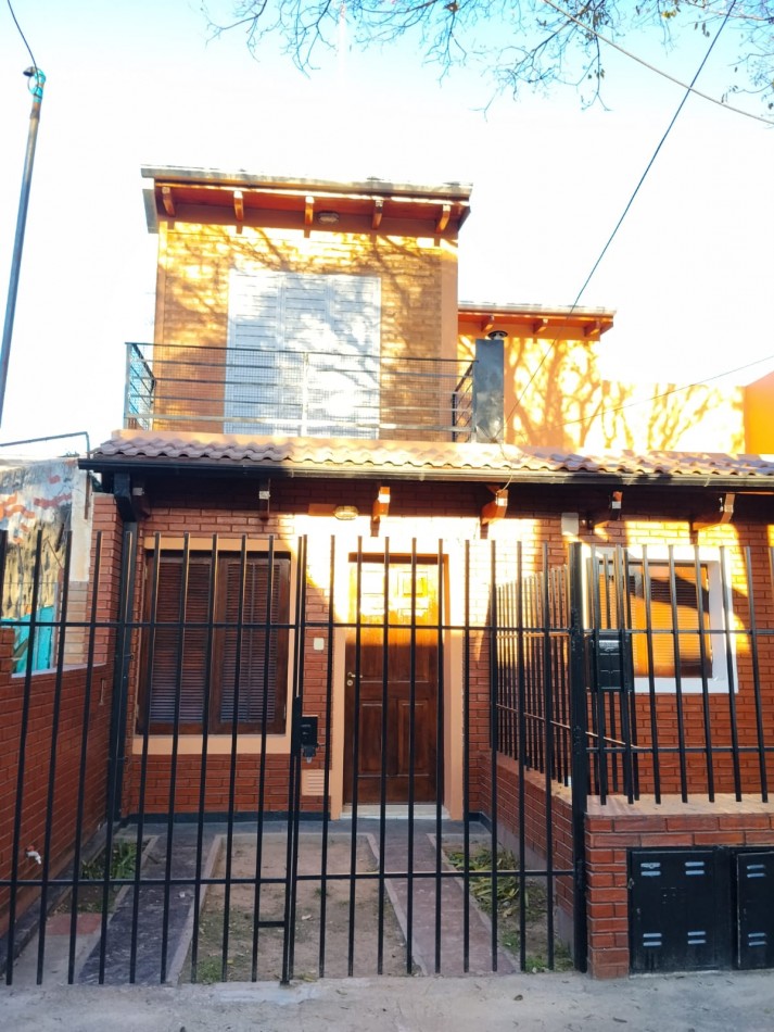 Bo Avenida, excelente departamento tipo duplex.-