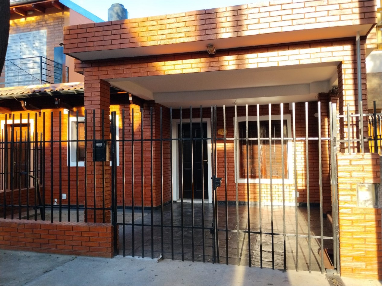 Bo AVENIDA! HERMOSA VIVIENDA.- LINDA ZONA A UNA CUADRA DEL DINO R-20.-