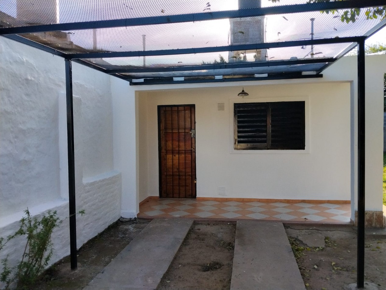 VILLA ADELA, IMPECABLE VIVIENDA.- 