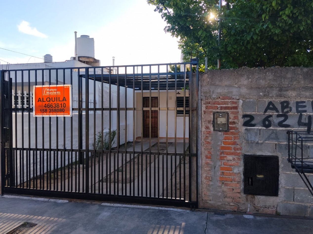 VILLA ADELA, IMPECABLE VIVIENDA.- 