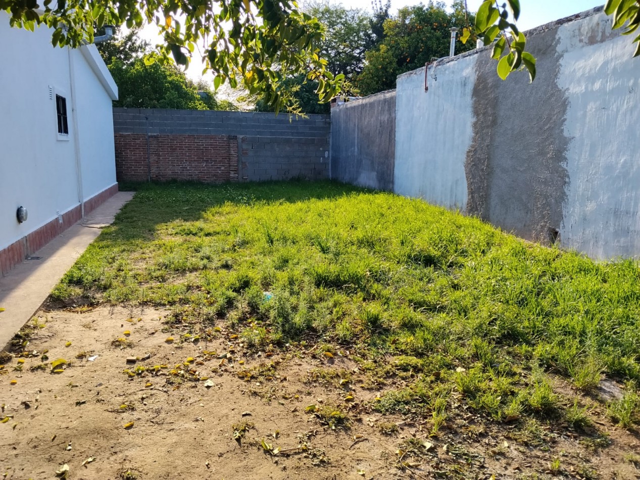 VILLA ADELA, IMPECABLE VIVIENDA.- 
