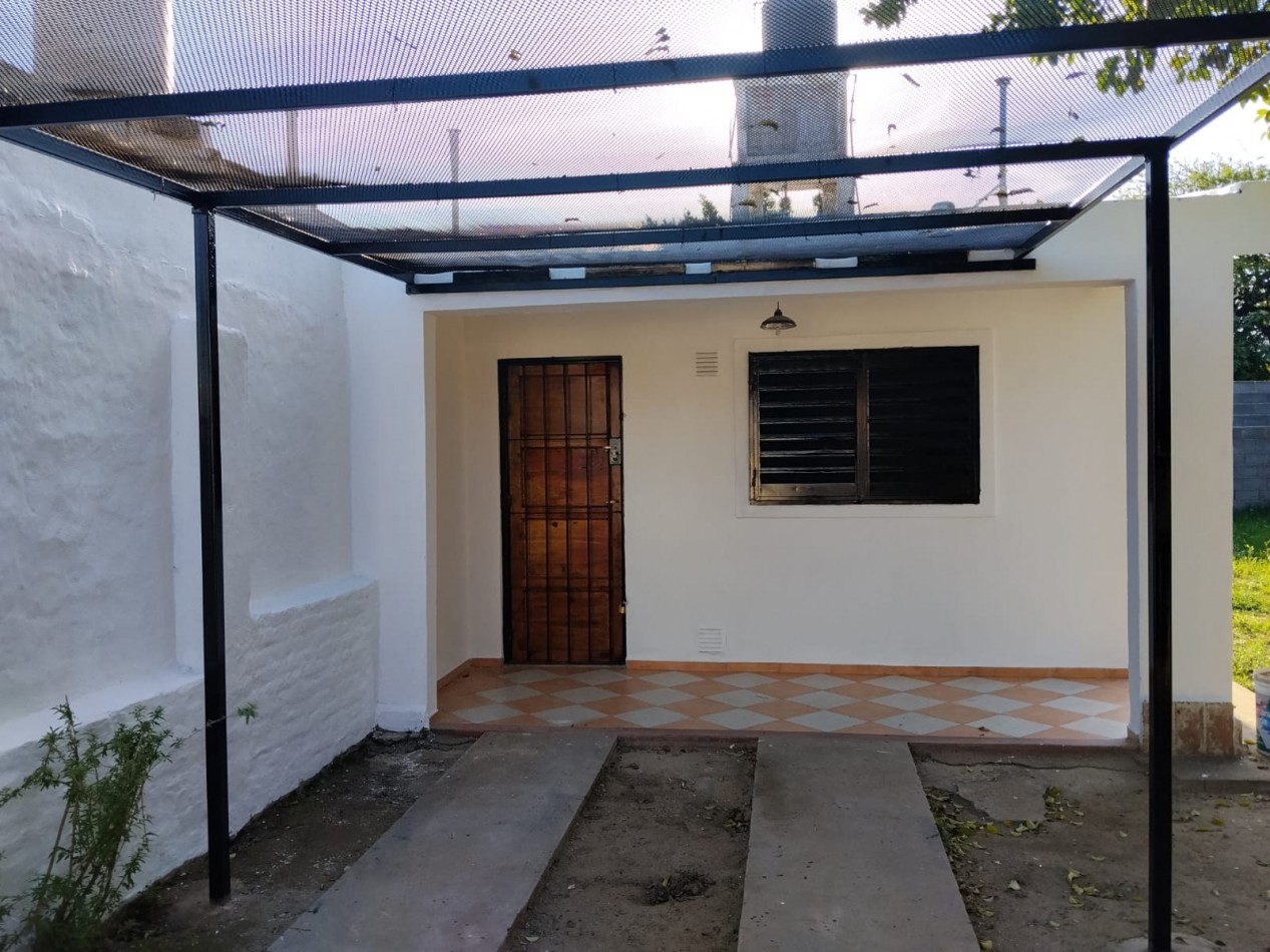 VILLA ADELA, IMPECABLE VIVIENDA.- 