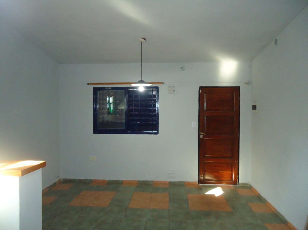 VILLA ADELA, IMPECABLE VIVIENDA.- 