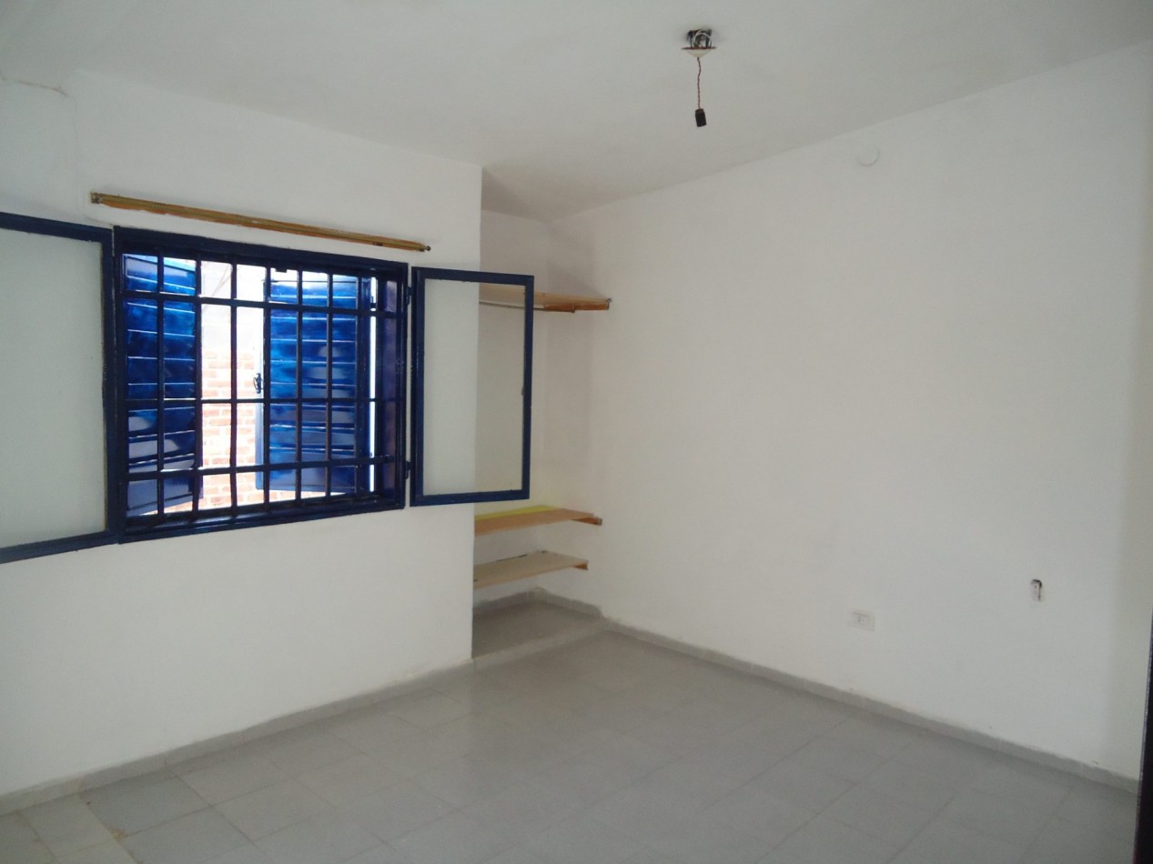 VILLA ADELA, IMPECABLE VIVIENDA.- 