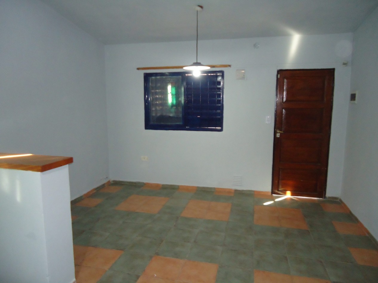 VILLA ADELA, IMPECABLE VIVIENDA.- 