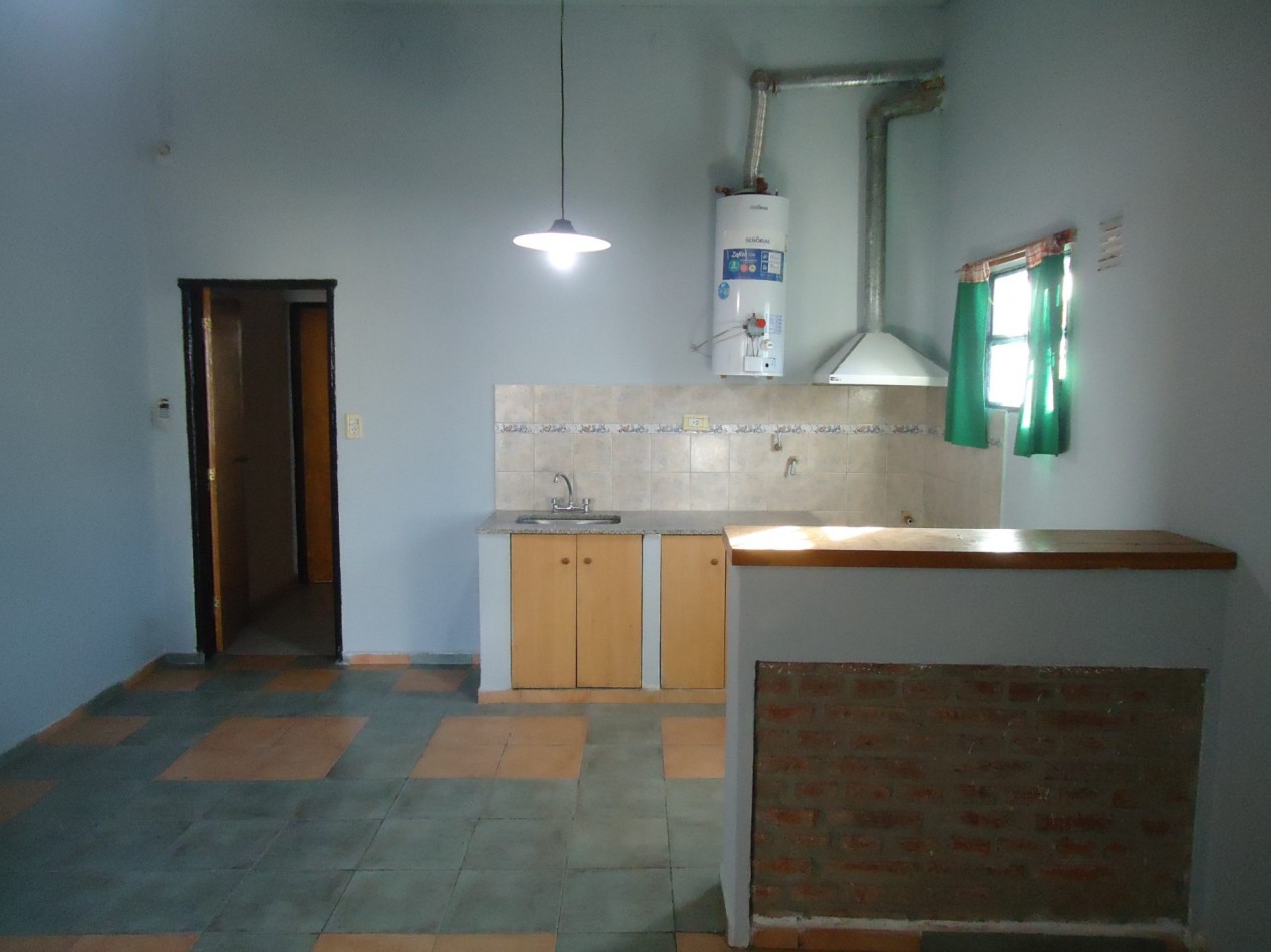 VILLA ADELA, IMPECABLE VIVIENDA.- 