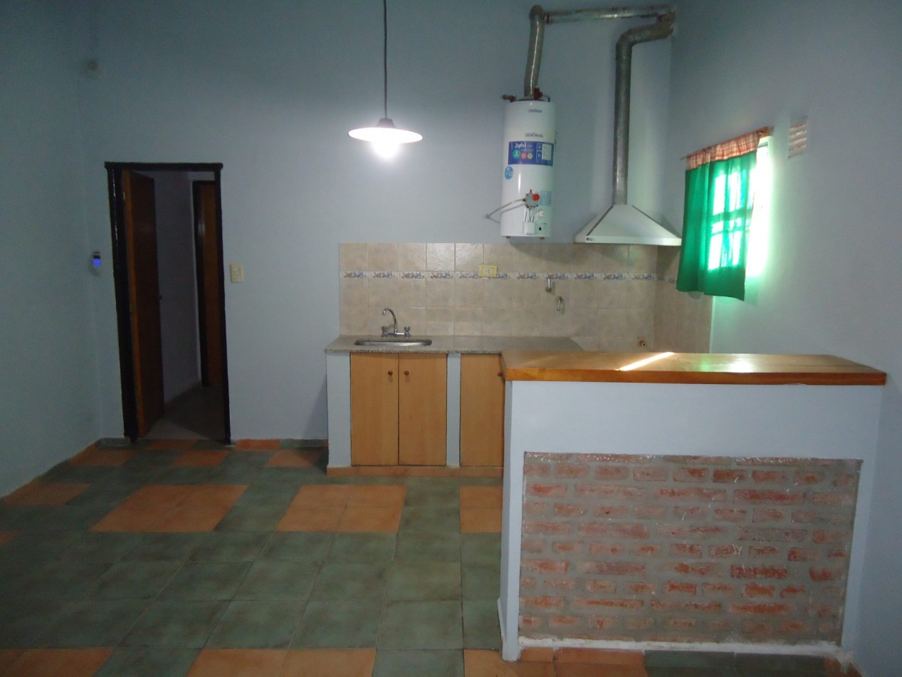 VILLA ADELA, IMPECABLE VIVIENDA.- 