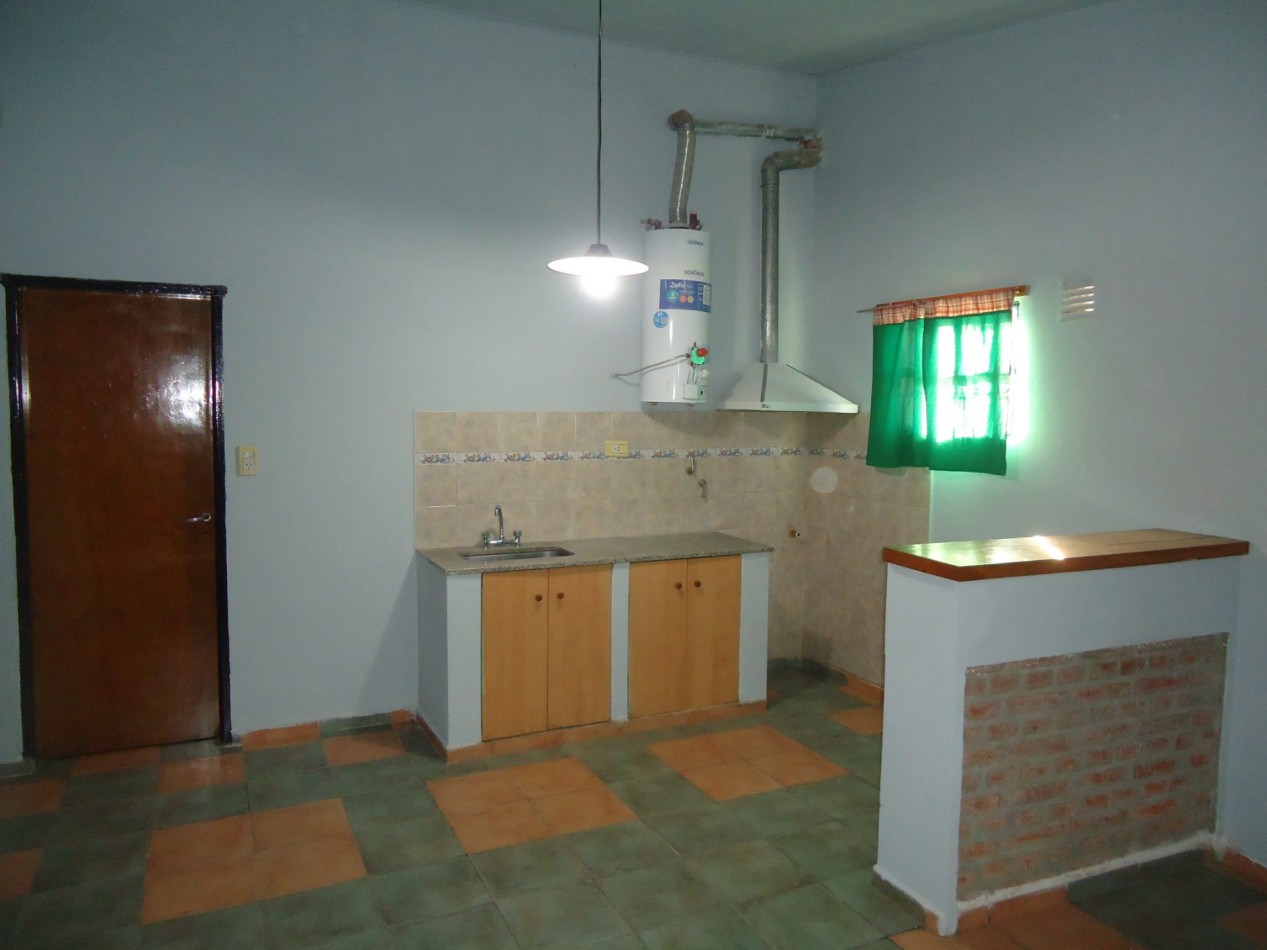 VILLA ADELA, IMPECABLE VIVIENDA.- 