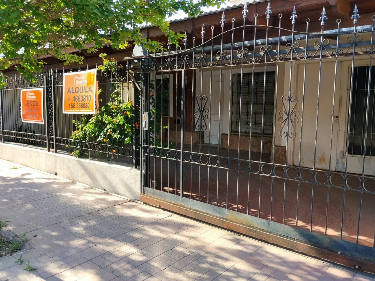 Los Platanos, hermosa propiedad, linda zona.- 