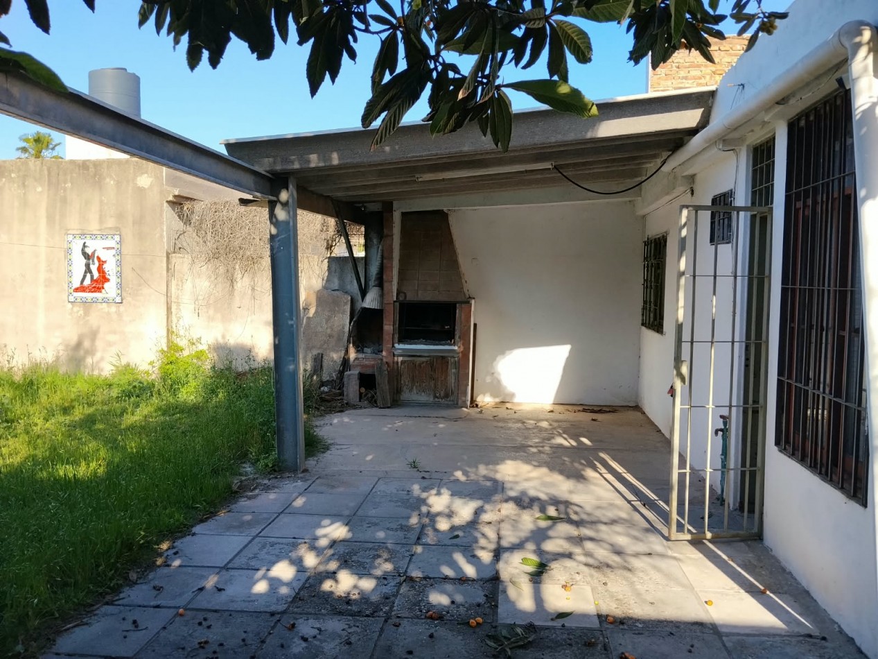 Los Platanos, hermosa propiedad, linda zona.- 