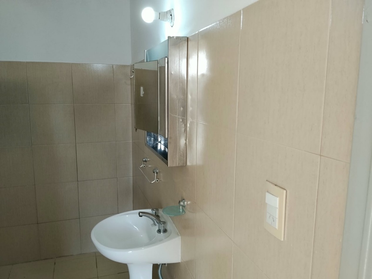 Los platanos, impecable departamento planta alta.- 