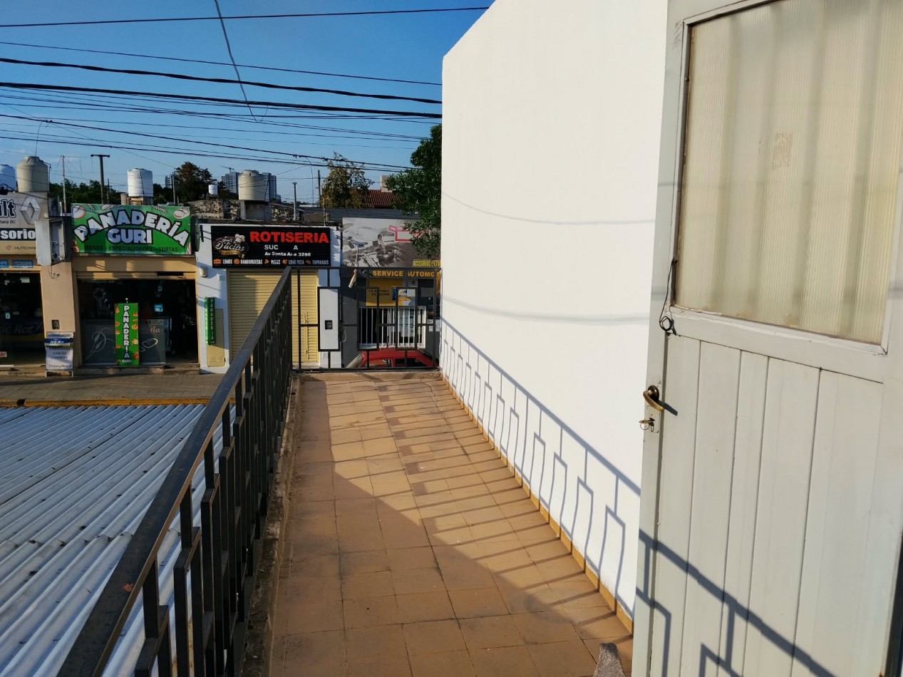 Los platanos, impecable departamento planta alta.- 