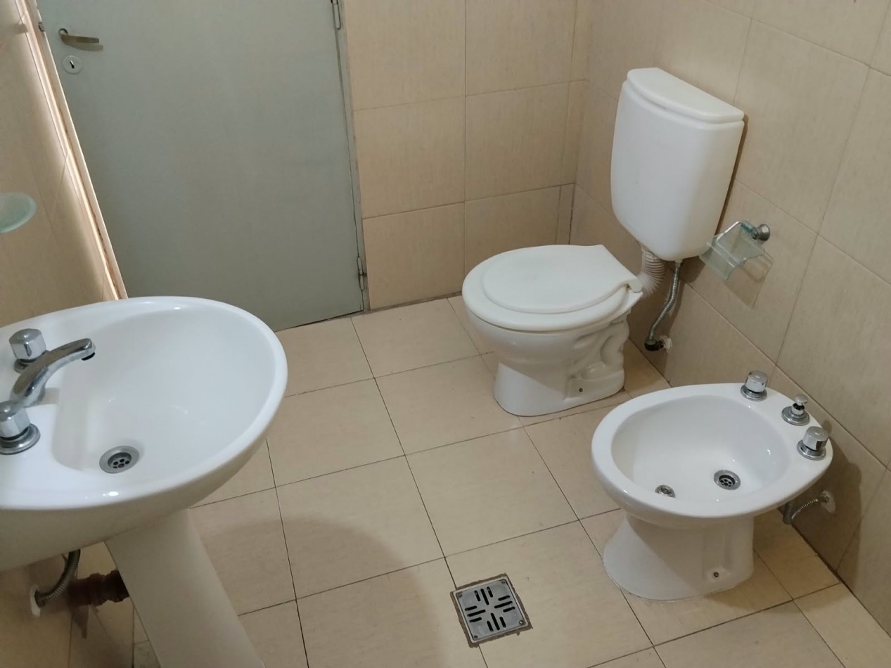 Los platanos, impecable departamento planta alta.- 