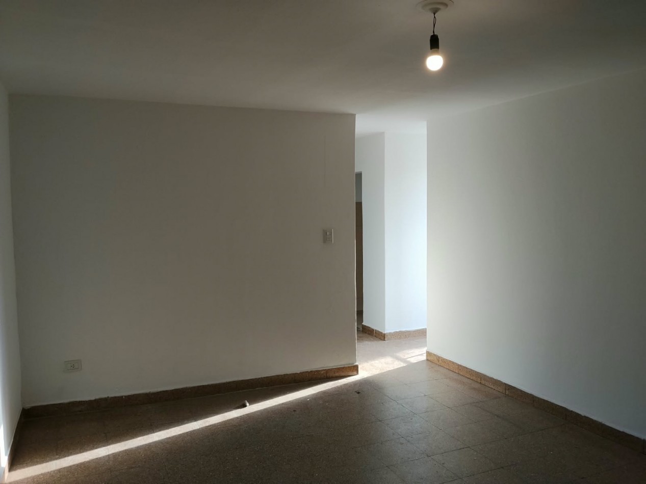 Los platanos, impecable departamento planta alta.- 
