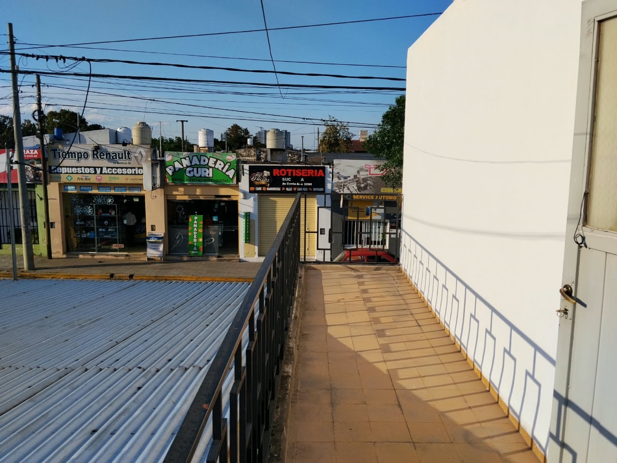 Los platanos, impecable departamento planta alta.- 