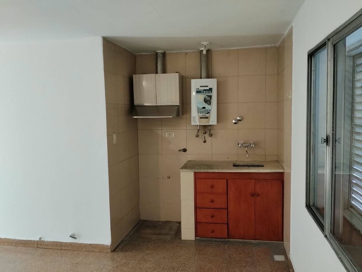 Los platanos, impecable departamento planta alta.- 
