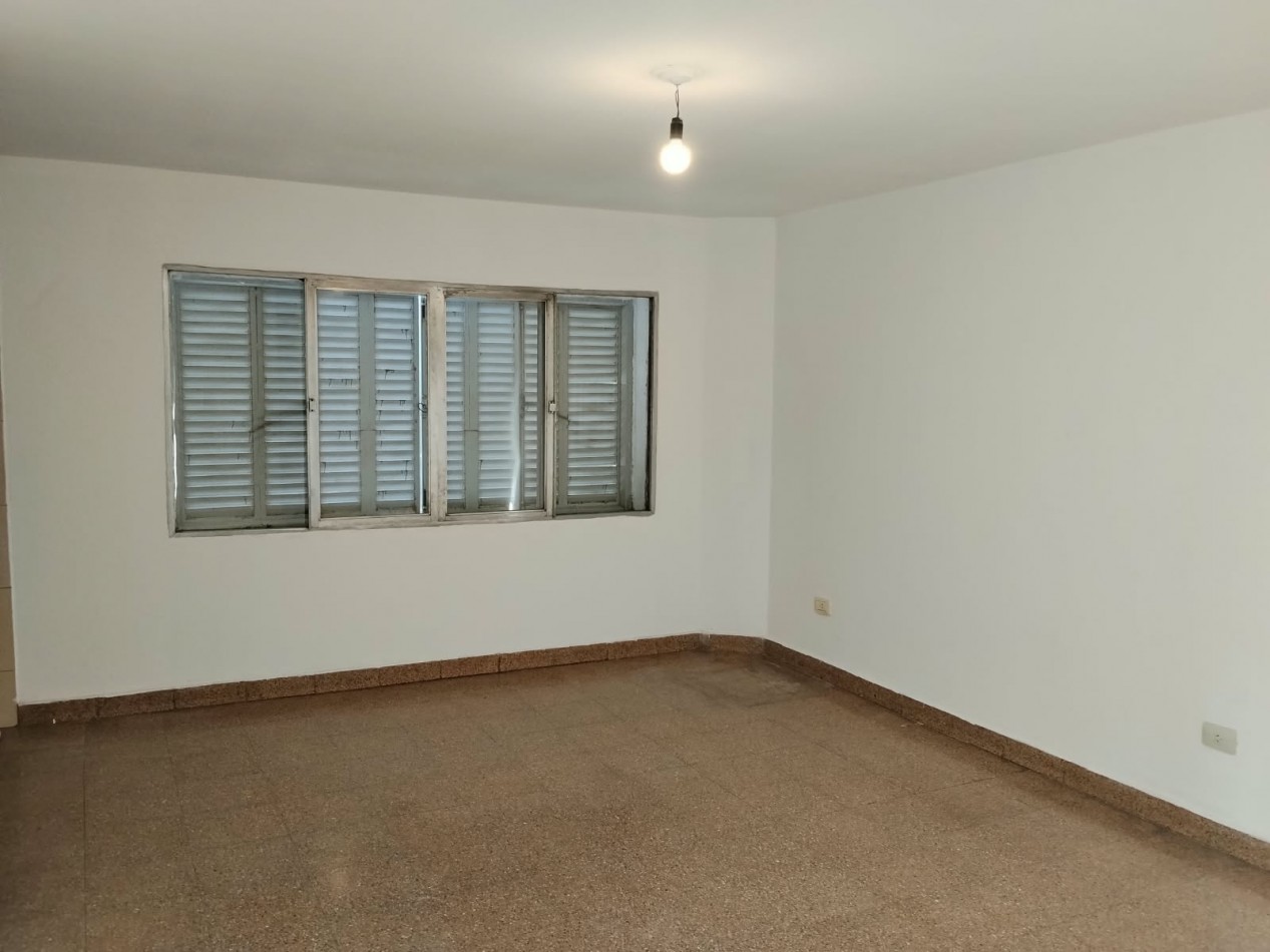 Los platanos, impecable departamento planta alta.- 