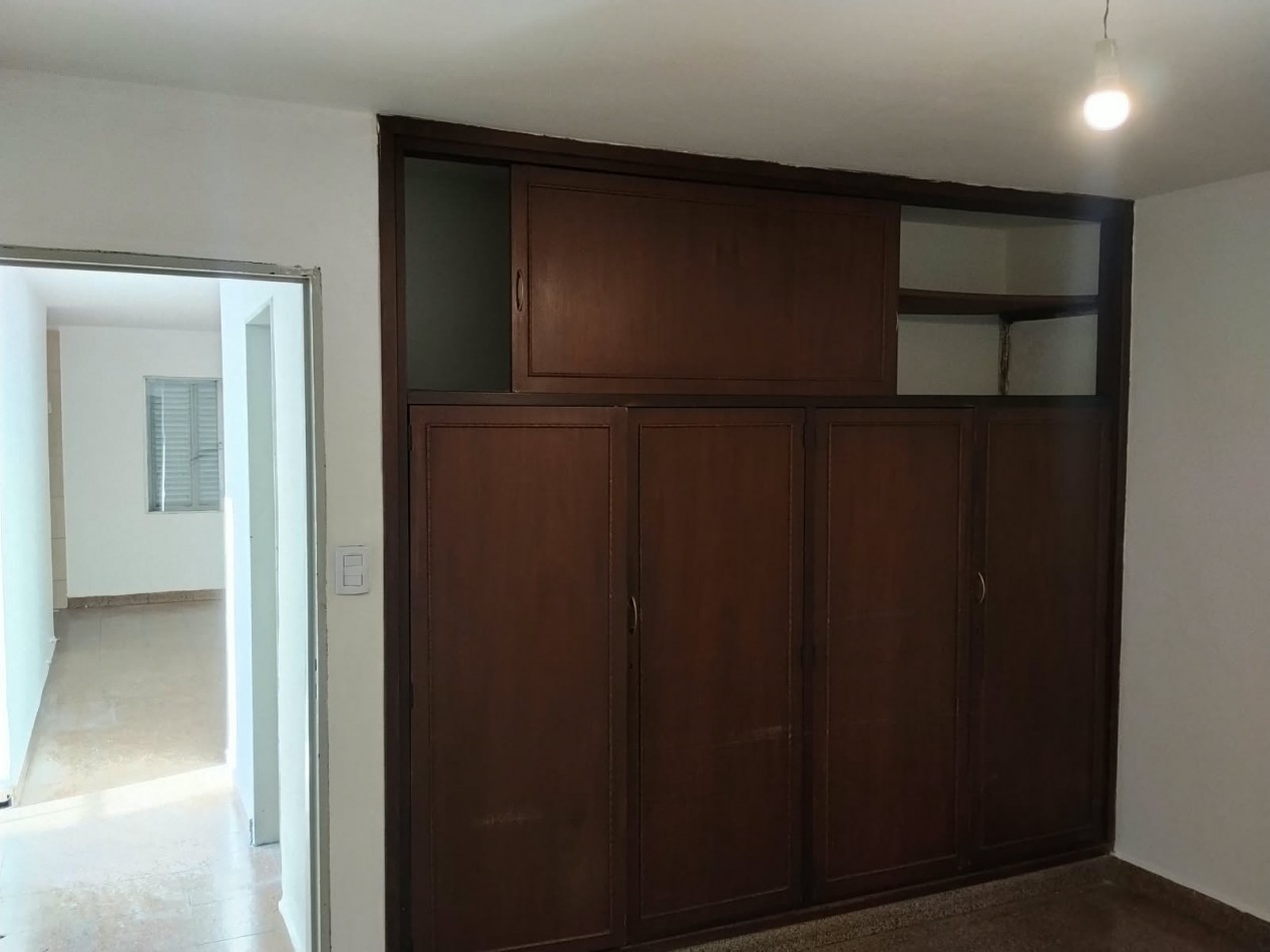 Los platanos, impecable departamento planta alta.- 