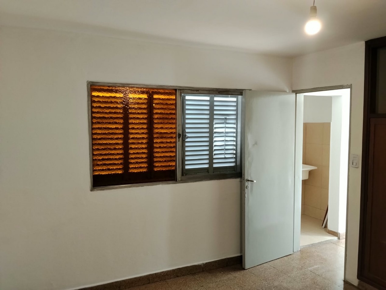 Los platanos, impecable departamento planta alta.- 