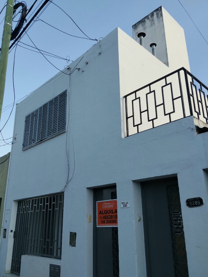 Los platanos, impecable departamento planta alta.- 