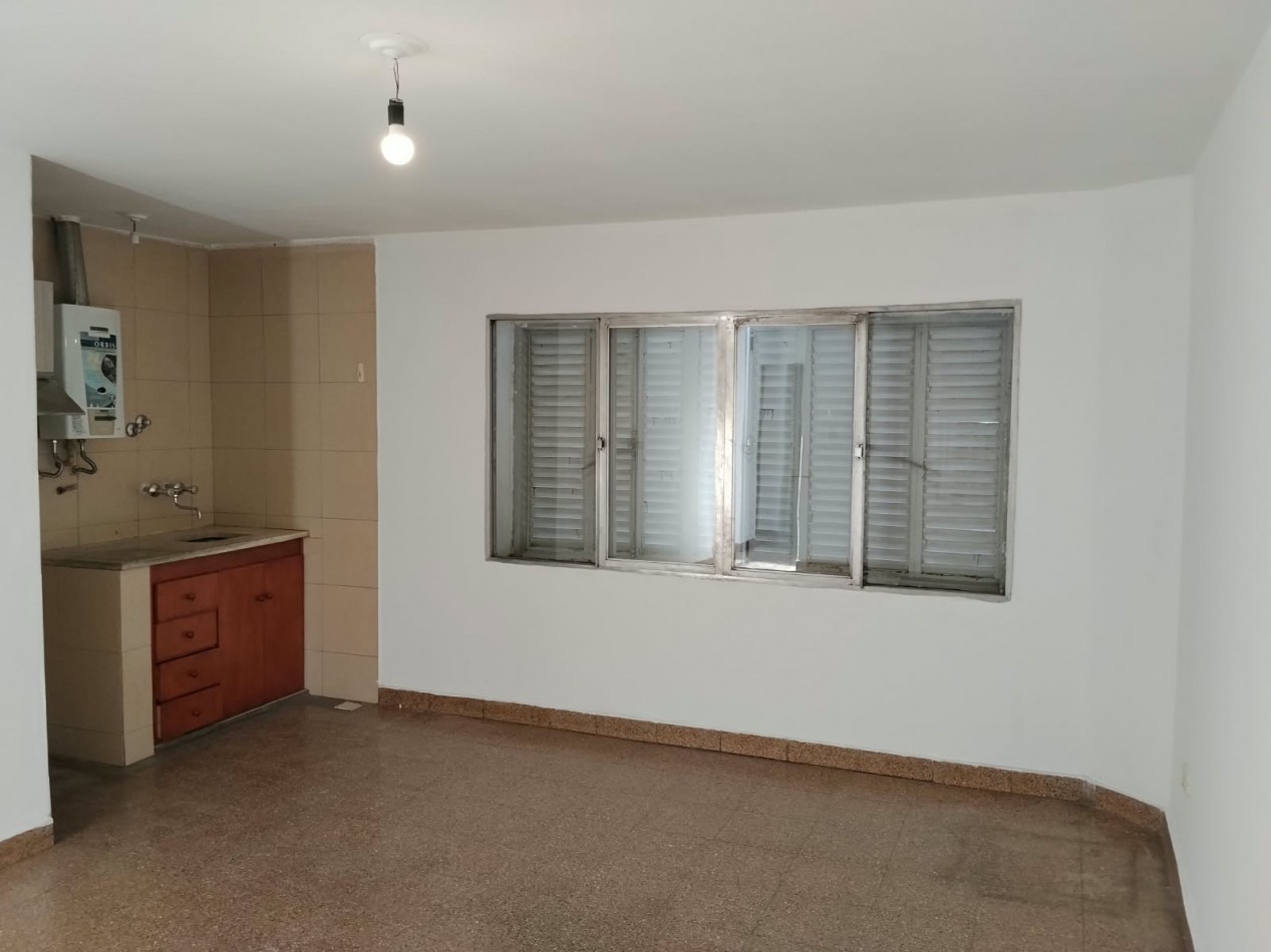 Los platanos, impecable departamento planta alta.- 
