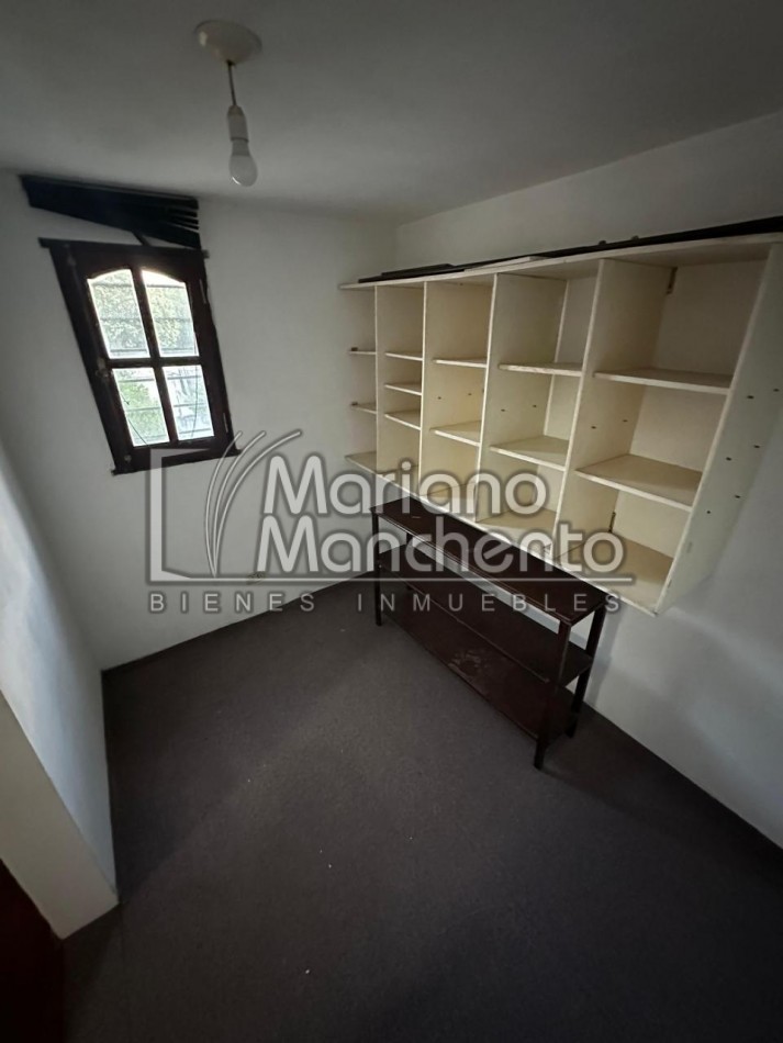 Moderna Casa en Dos Niveles - Venta en Barrio Los Platanos