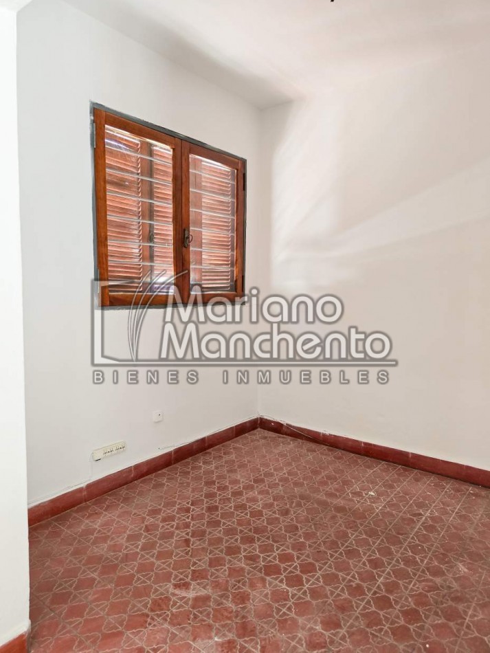 Casa en venta a metros de Av. Fuerza Aerea, sobre Rio Negro — Oportunidad unica
