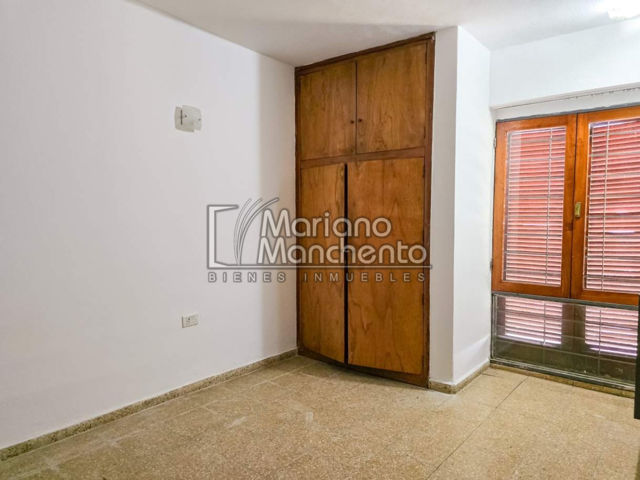 Casa en venta a metros de Av. Fuerza Aerea, sobre Rio Negro — Oportunidad unica