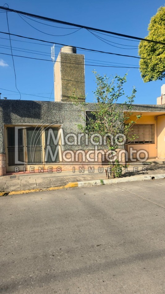 BARRIO SAN RAFAEL, SE VENDE CASA CON LOCAL COMERCIAL
