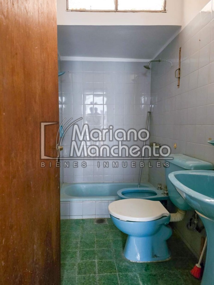 Casa en venta a metros de Av. Fuerza Aerea, sobre Rio Negro — Oportunidad unica
