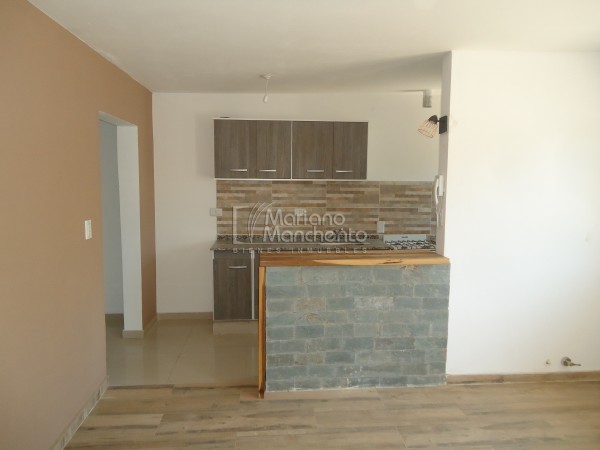 Las Palmas, departamento en complejo.-