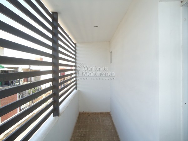 Las Palmas, departamento en complejo.-