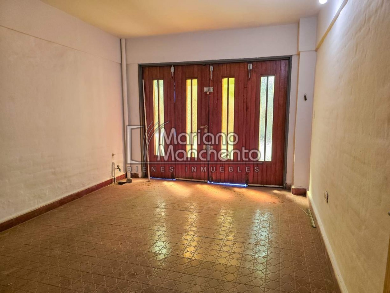 Casa en venta a metros de Av. Fuerza Aerea, sobre Rio Negro — Oportunidad unica
