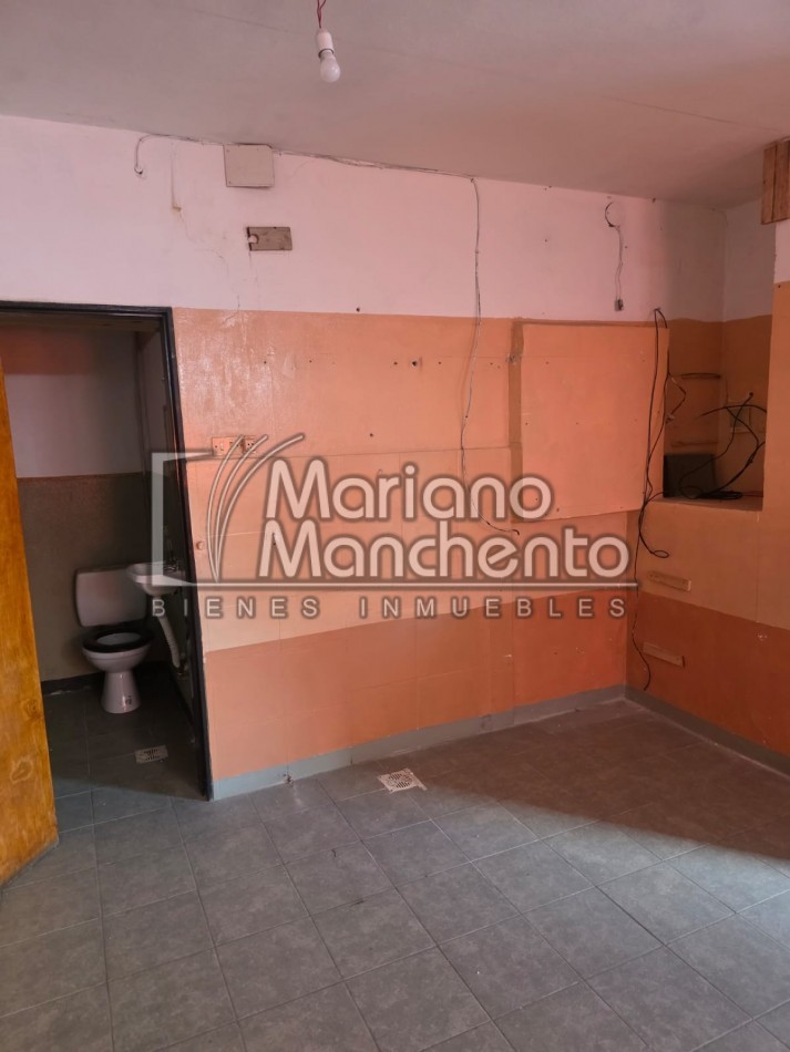 BARRIO SAN RAFAEL, SE VENDE CASA CON LOCAL COMERCIAL