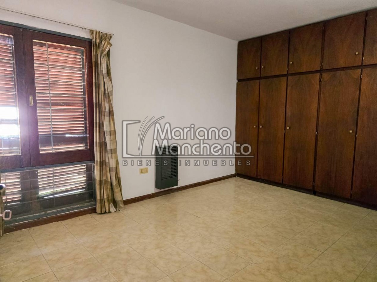 Casa en venta a metros de Av. Fuerza Aerea, sobre Rio Negro — Oportunidad unica