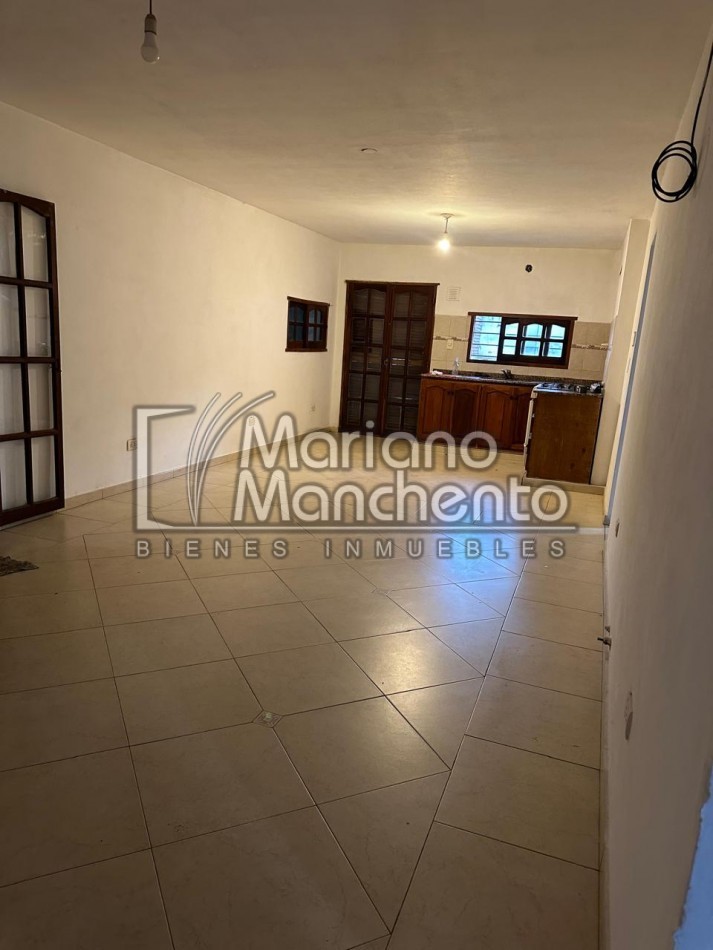 Moderna Casa en Dos Niveles - Venta en Barrio Los Platanos