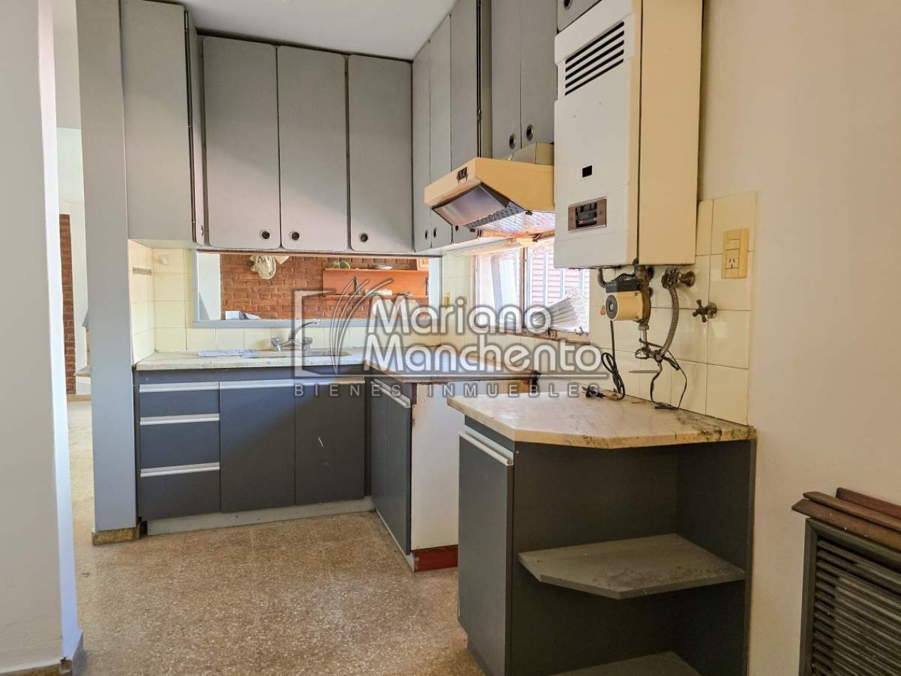 Casa en venta a metros de Av. Fuerza Aerea, sobre Rio Negro — Oportunidad unica
