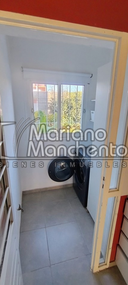 BARRIO UNIVERSITARIO DE HORIZONTE PRIMERA ETAPA, SE VENDE MODERNA CASA DE DISEÑO EN TRES PLANTAS