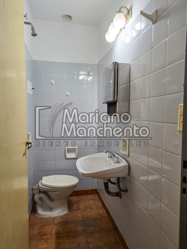 Casa en venta a metros de Av. Fuerza Aerea, sobre Rio Negro — Oportunidad unica