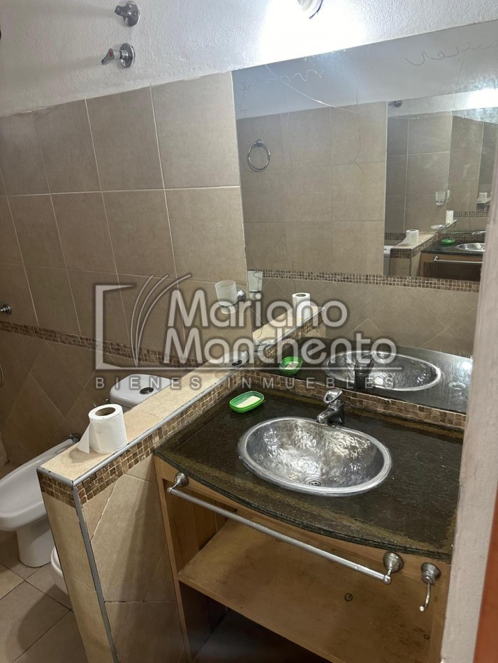 Moderna Casa en Dos Niveles - Venta en Barrio Los Platanos