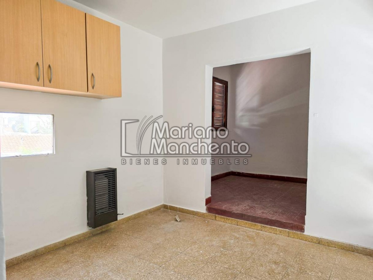 Casa en venta a metros de Av. Fuerza Aerea, sobre Rio Negro — Oportunidad unica