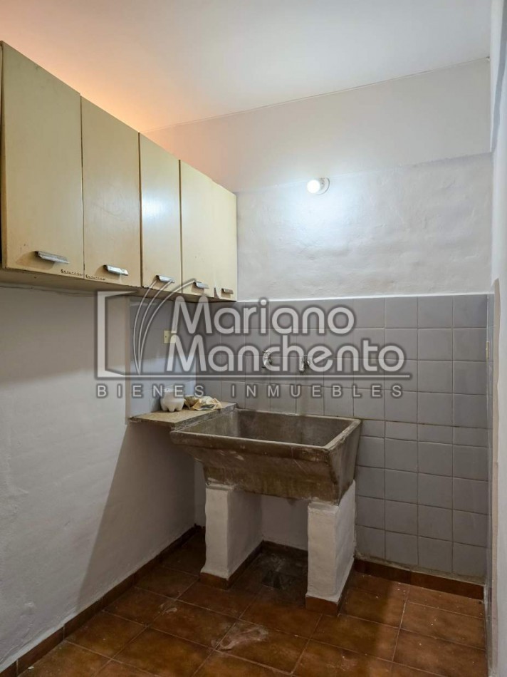 Casa en venta a metros de Av. Fuerza Aerea, sobre Rio Negro — Oportunidad unica