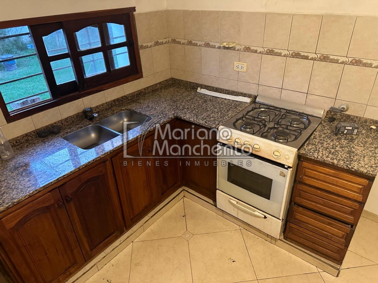 Moderna Casa en Dos Niveles - Venta en Barrio Los Platanos
