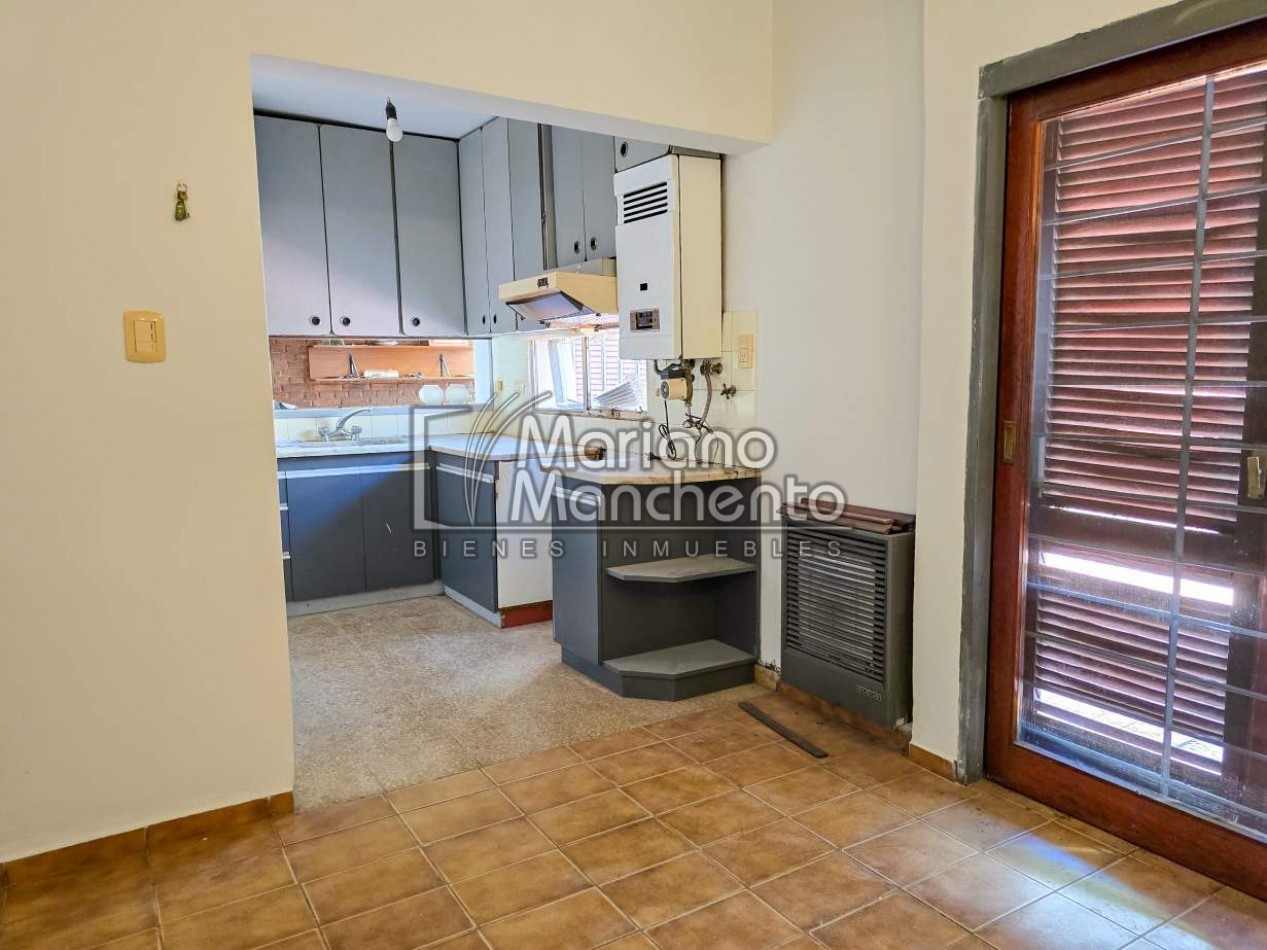 Casa en venta a metros de Av. Fuerza Aerea, sobre Rio Negro — Oportunidad unica