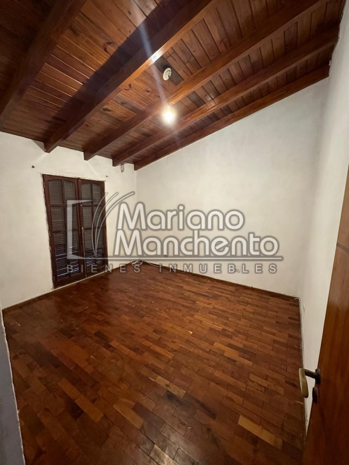 Moderna Casa en Dos Niveles - Venta en Barrio Los Platanos