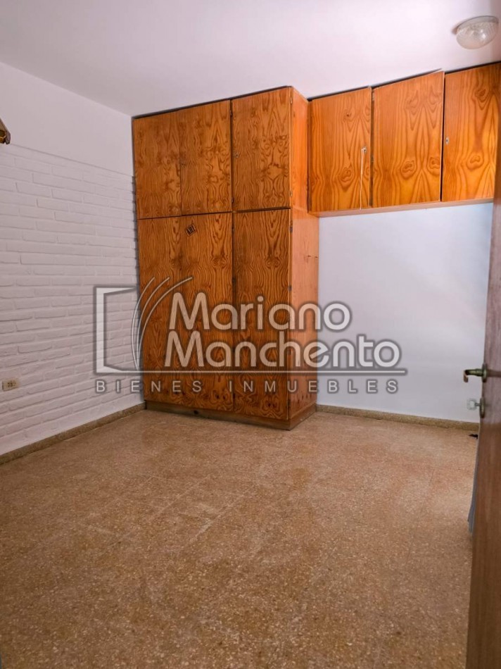 Casa en venta a metros de Av. Fuerza Aerea, sobre Rio Negro — Oportunidad unica