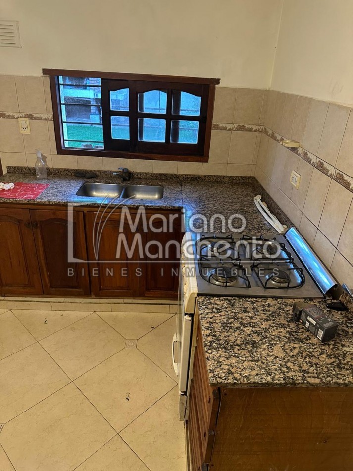 Moderna Casa en Dos Niveles - Venta en Barrio Los Platanos