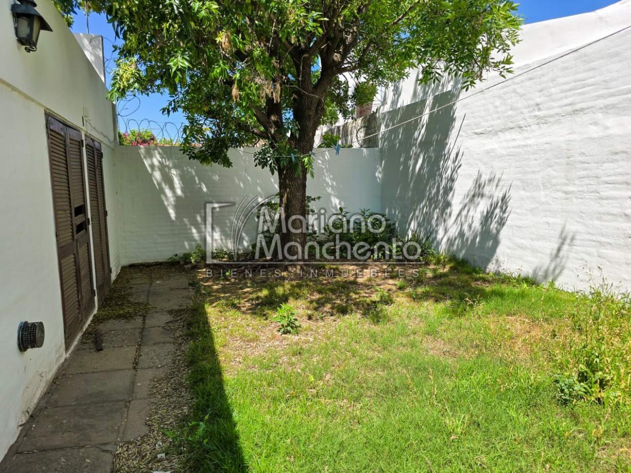 Casa en venta a metros de Av. Fuerza Aerea, sobre Rio Negro — Oportunidad unica