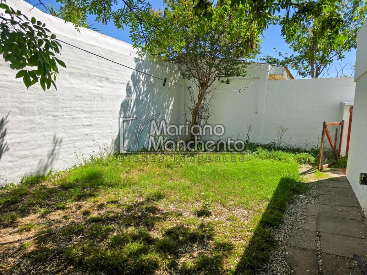 Casa en venta a metros de Av. Fuerza Aerea, sobre Rio Negro — Oportunidad unica